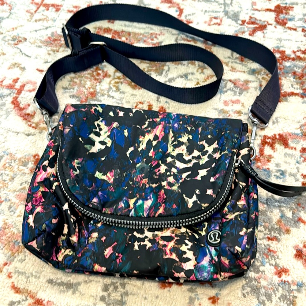 Lululemon go your om way festival bag